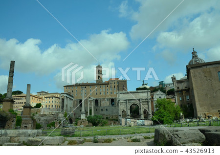 The heart of Foro Romano, from right to right is the Senate-in, the Temple of the Tablarium and Saturnus The heart of Foro Romano, from right to right is the Senate-in, the Temple of the Tablarium and Saturnus 43526913