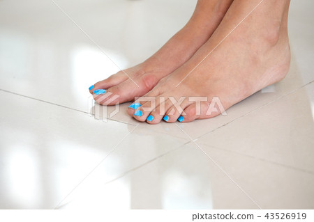 Woman scratching itchy feet, athlete's foot, nail art, manicure Woman scratching itchy feet, athlete's foot, nail art, manicure 43526919