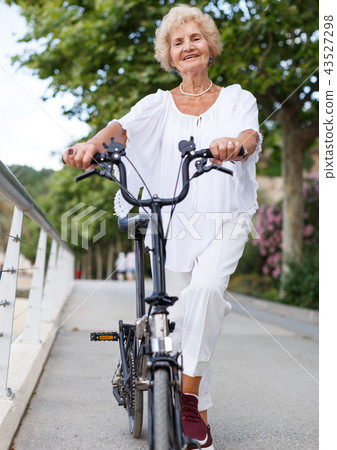 Elderly woman going to biking Elderly woman going to biking 43527298