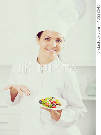 Woman cook holding plate of salad 43528546