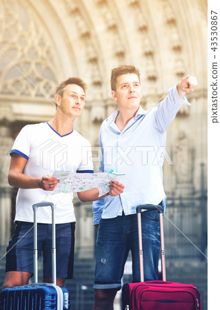 Guys couple looking at the map 43530867