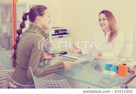 Female client visiting in aesthetic medicine center 43531802