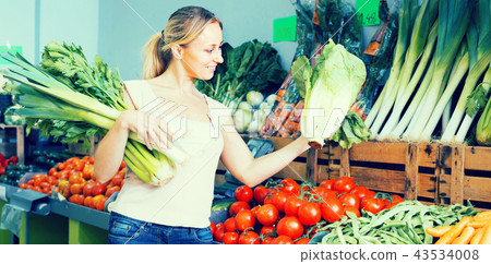 customer buying lettuce 43534008