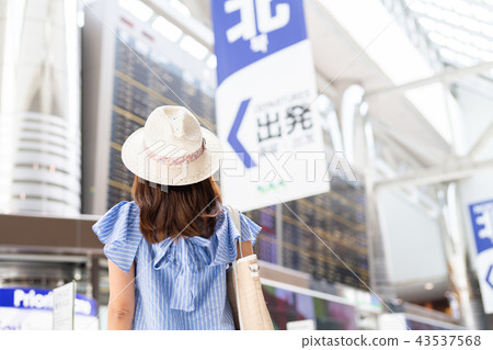 年輕女子(機場) 年輕女子(機場) 43537568