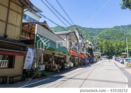 Akihiko Shrine Monzen-dori 43538252