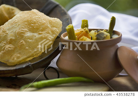 Food photography, veg korma and purree, India 43538278