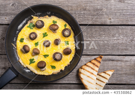 Omelette with mushroom 43538862