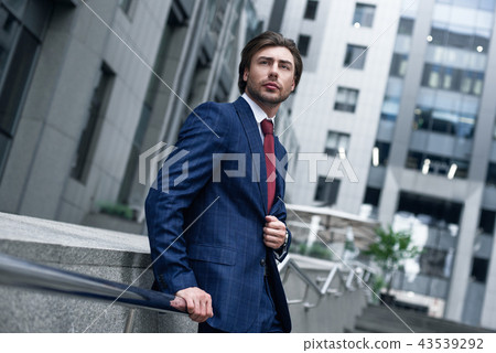 I should be there in time. I should be there in time. 43539292