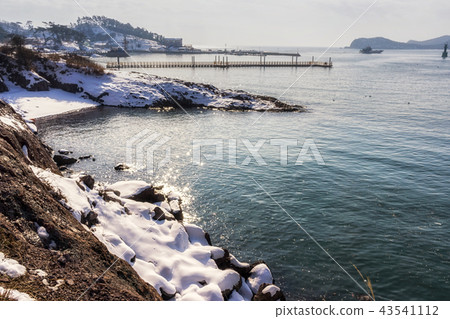 Jangja island dock in winter Jangja island dock in winter 43541112