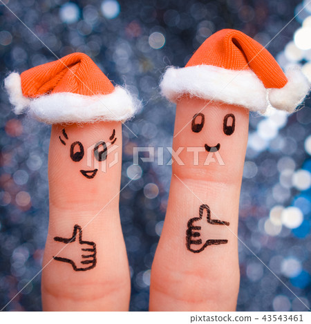 Finger art of couple celebrates Christmas.  43543461