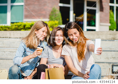 woman using smartphone while shopping in the city. woman using smartphone while shopping in the city. 43544114
