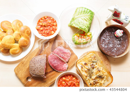 Christmas dinner 43544804