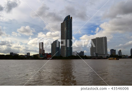 湄南河和建築物(曼谷/泰國) 湄南河和建築物(曼谷/泰國) 43546006