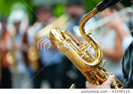 Baritone saxophone player  43546516