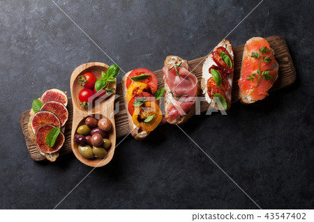 Brushetta or spanish tapas set 43547402