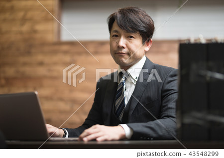 書桌工作·中間人 書桌工作·中間人 43548299