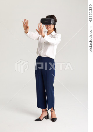 VR, 20s business woman, video, cyber 43551329