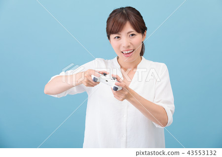 女人在玩遊戲 女人在玩遊戲 43553132