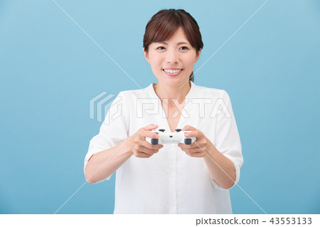 女人在玩遊戲 女人在玩遊戲 43553133