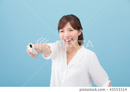 女人在玩遊戲 女人在玩遊戲 43553314