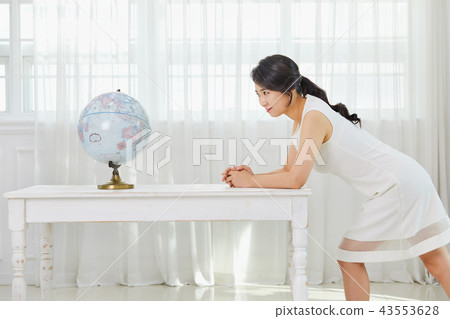 20s, 30s business woman looking at globe, travel, occupation, 43553628