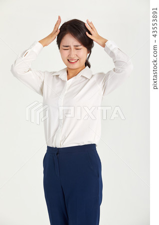 20多歲，30多歲的女商人患有頭痛，疼痛，頭痛，印象 43553891