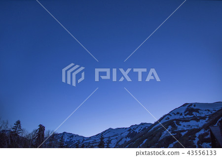 白馬山脈從Tsugaike自然花園 白馬山脈從Tsugaike自然花園 43556133