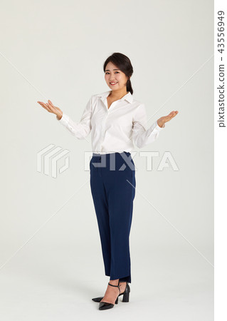 20s, 30s business woman with arms wide open, 43556949