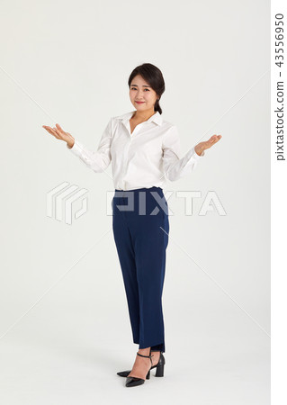 20s, 30s business woman with arms wide open, 43556950