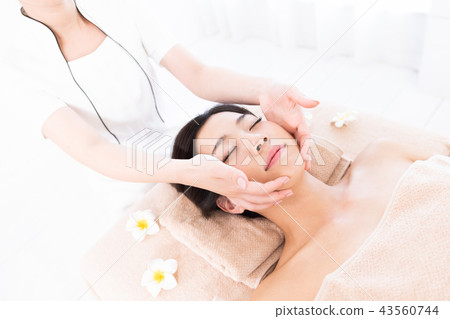 Young woman, beauty treatment, beauty, face care, white Young woman, beauty treatment, beauty, face care, white 43560744