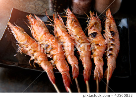 Skewer grilled shrimp prawns. 43560832