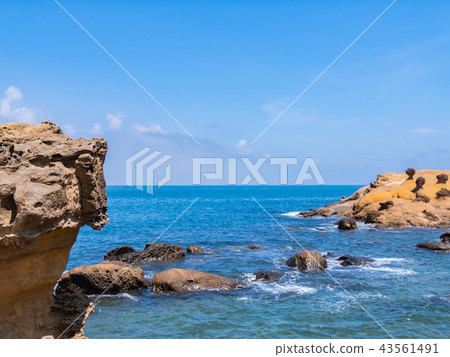 The spectacular rock formations and coastal erosion of Yehliu Geopark in Taiwan The spectacular rock formations and coastal erosion of Yehliu Geopark in Taiwan 43561491