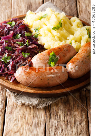 Served mashed potatoes with stewed red cabbage Served mashed potatoes with stewed red cabbage 43562299