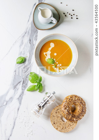 Pumpkin or carrot soup Pumpkin or carrot soup 43564500