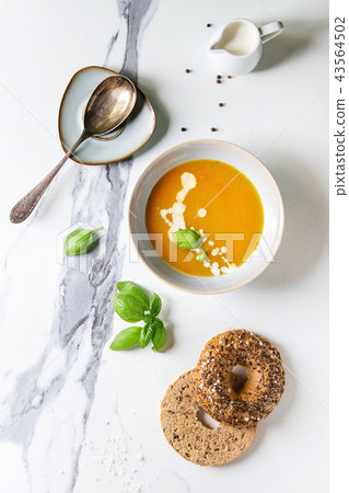 Pumpkin or carrot soup Pumpkin or carrot soup 43564502