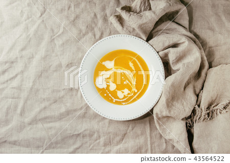 Pumpkin or carrot soup Pumpkin or carrot soup 43564522