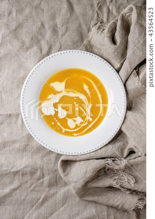 Pumpkin or carrot soup Pumpkin or carrot soup 43564523