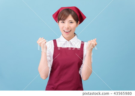 一個圍裙的女人 43565980
