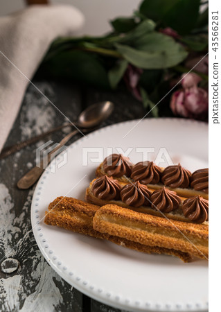 autumn dessert, eclairs with chocolate mousse autumn dessert, eclairs with chocolate mousse 43566281