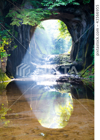 Deep groove waterfall (Kimitsu city, Chiba Prefecture, Shimizu mountain stream park) [rare atmosphere] 43566955