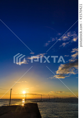 Dawn and sunrise of Tara-cho seabed route [Saga Prefecture] 43570421