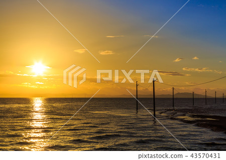 Dawn and sunrise of Tara-cho seabed route [Saga Prefecture] 43570431