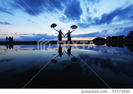 父親母親海灘鏡子在天空1245 父親母親海灘鏡子在天空1245 43571690