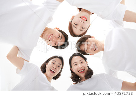 朋友，同事，女性，韓國人 43571758