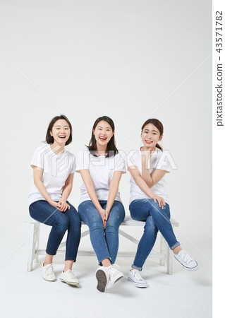 Friends, colleagues, women, Koreans 43571782