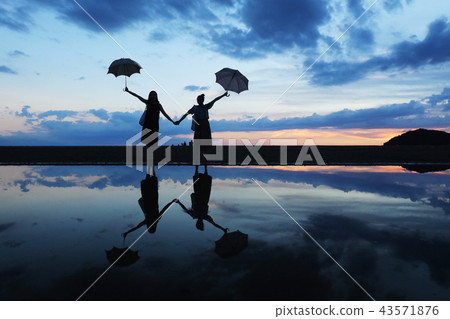 父親母親海灘鏡子天空1235 父親母親海灘鏡子天空1235 43571876