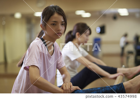 Ballet dance gym bar exercise woman 43574998