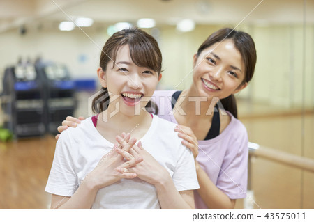 Ballet dance gym bar exercise woman 43575011