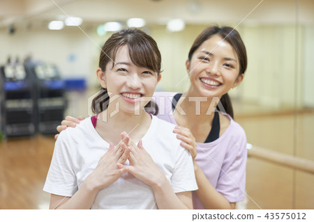Ballet dance gym bar exercise woman 43575012