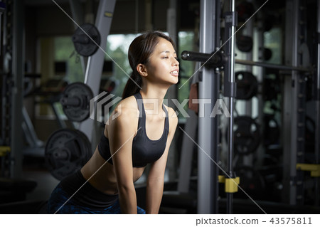 Gym woman dumbbells muscle workout 43575811